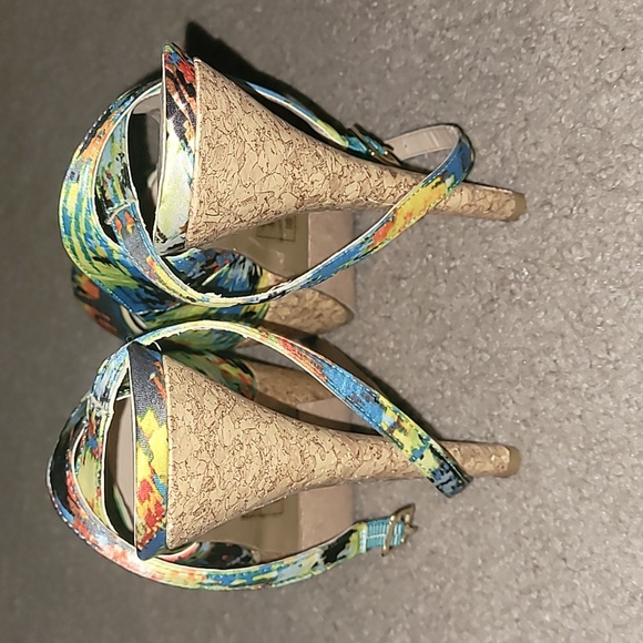 Multi Color platform pumps - Picture 3 of 4